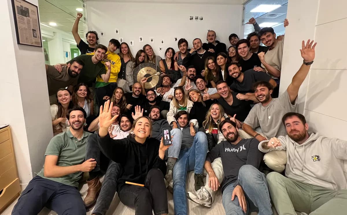 A equipa da Atlas a trabalhar em conjunto